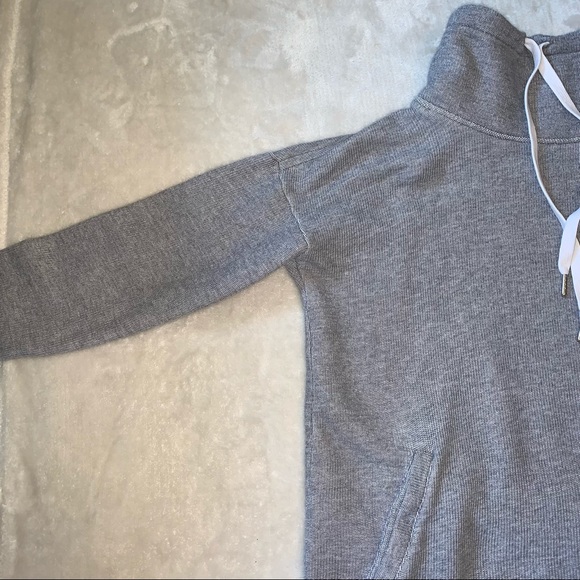 Banana 🍌 Republic CowlNeck Pullover Sweater - Picture 4 of 11